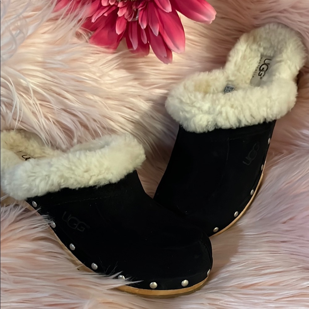 UGG CLOGS SIZE 7